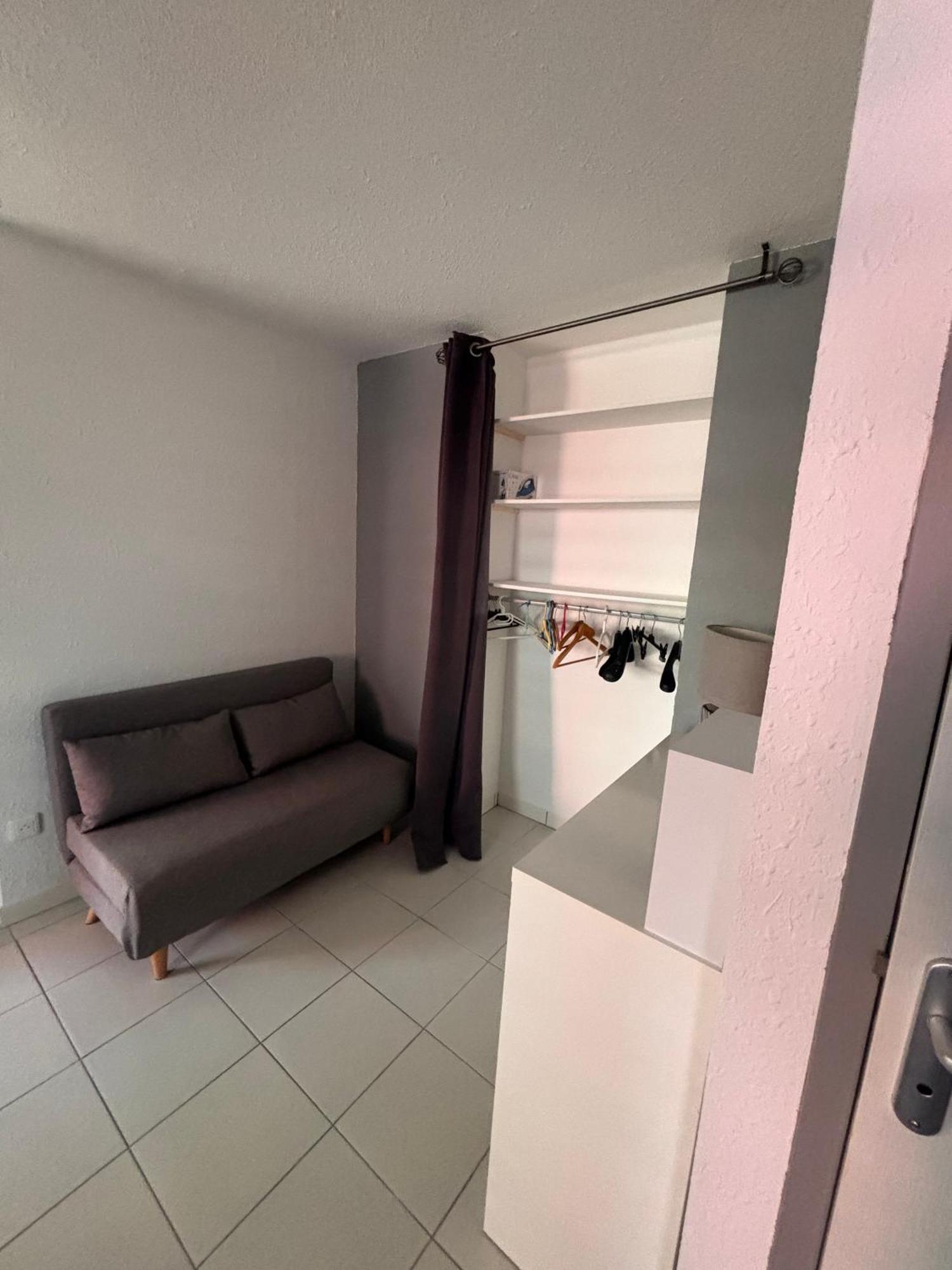 Classe 3 Etoiles Cosy Sur Proche De Toutes Commodites, Parking Prive