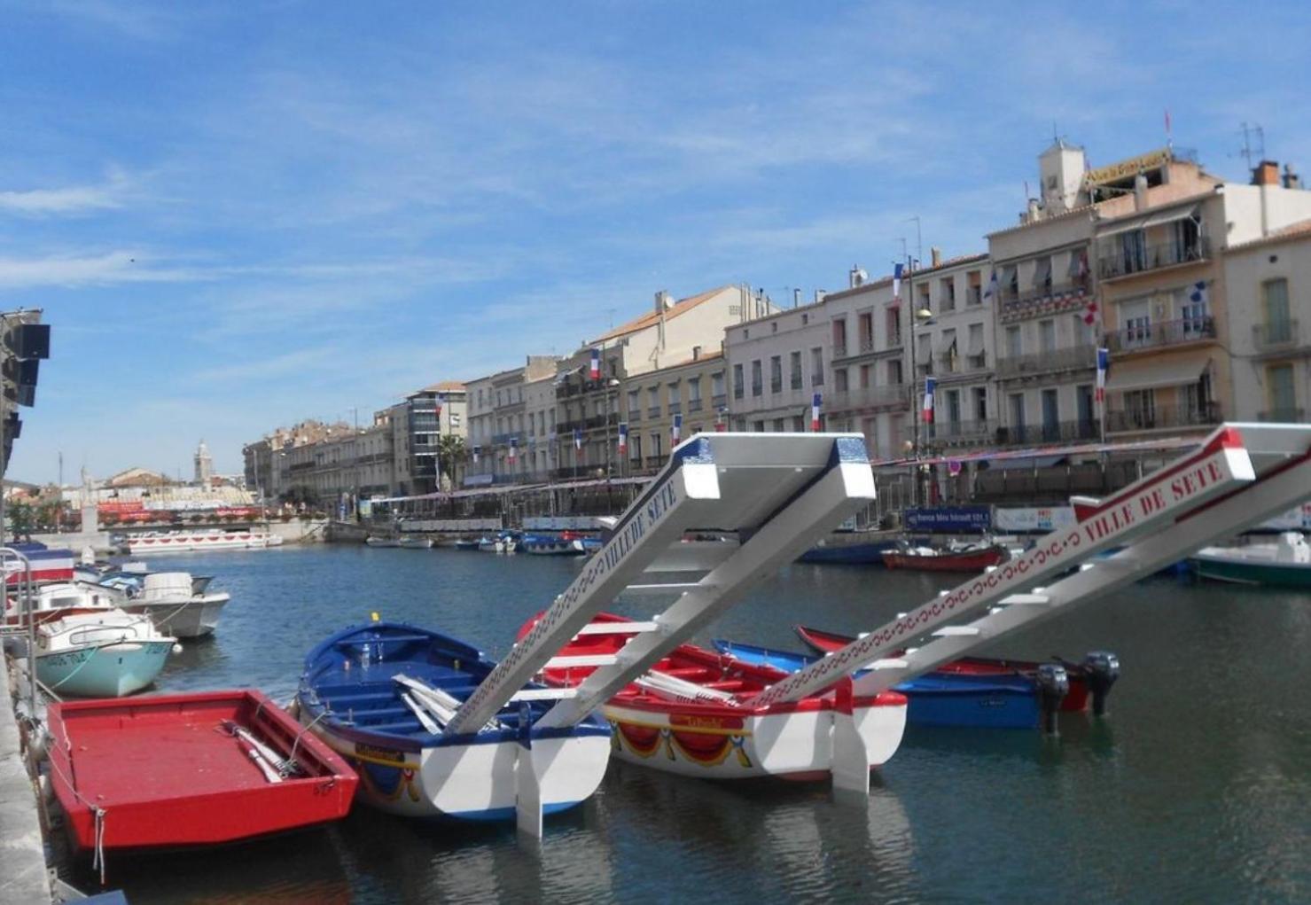 Classe 3 Etoiles Cosy Sur Proche De Toutes Commodites, Parking Prive Apartment