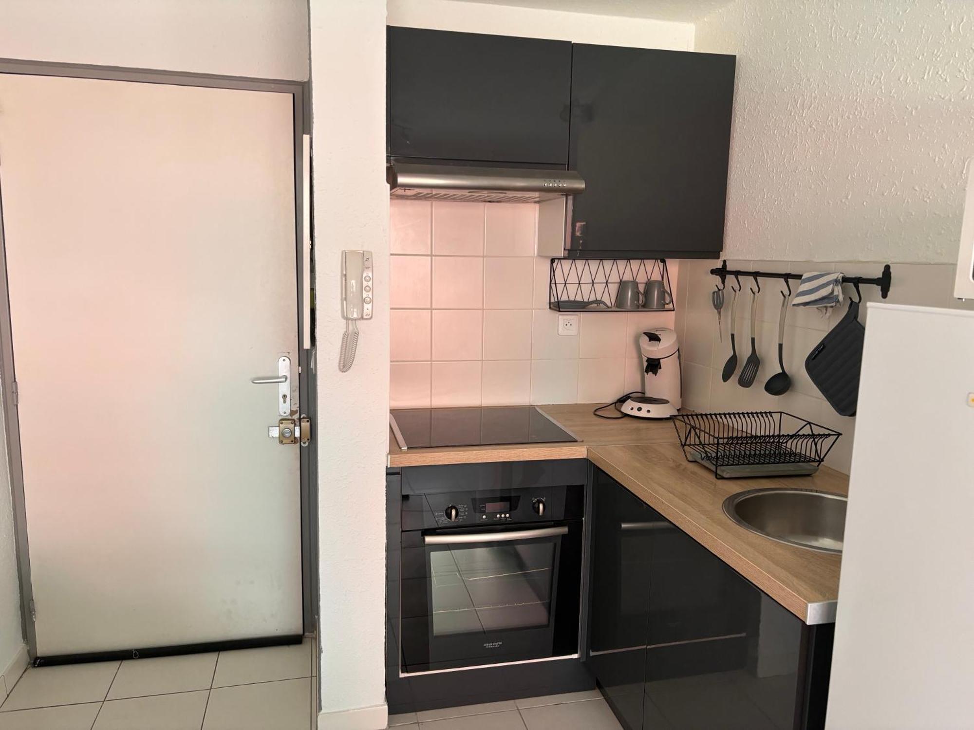 Classe 3 Etoiles Cosy Sur Proche De Toutes Commodites, Parking Prive Apartment