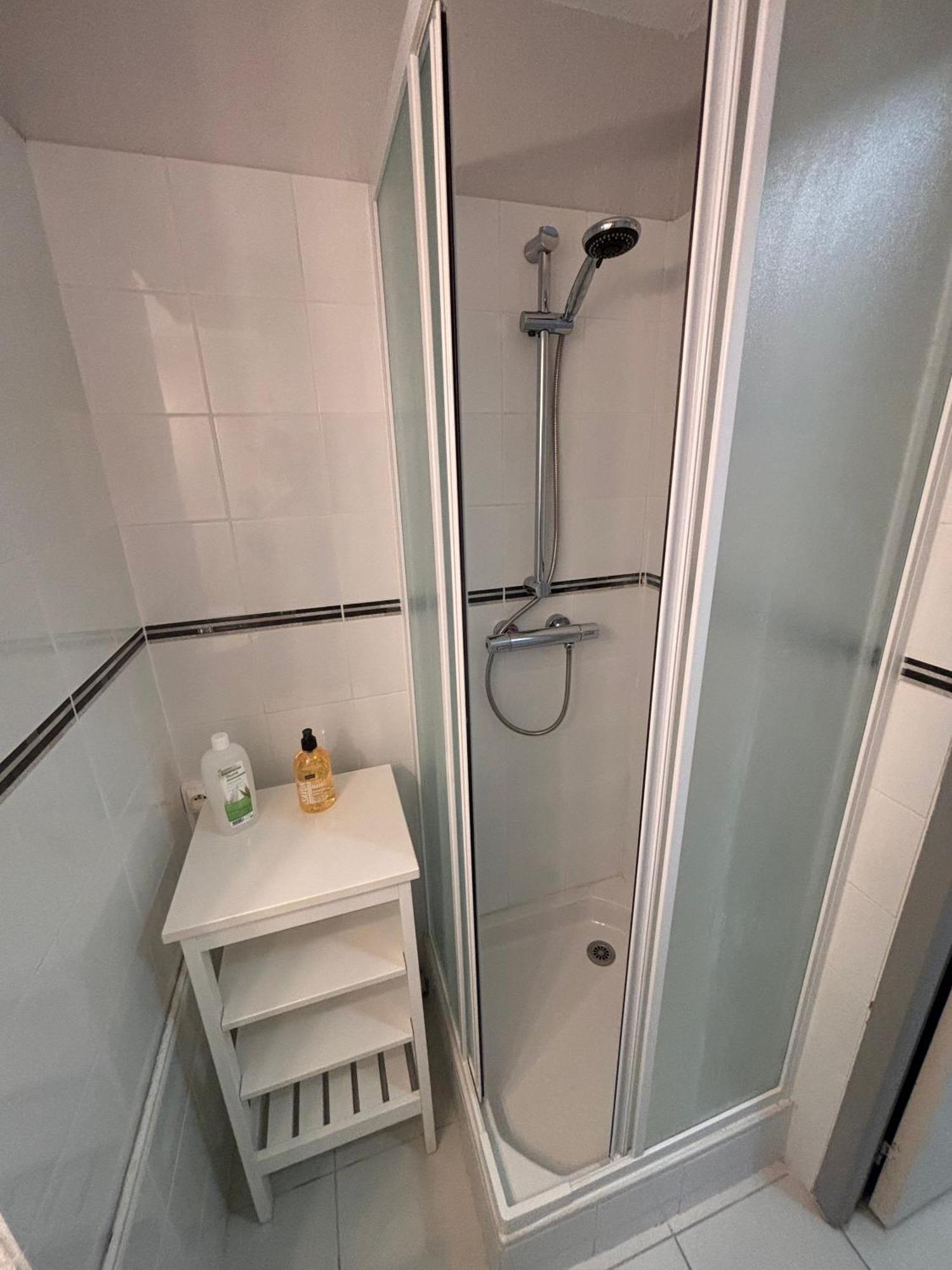 Classe 3 Etoiles Cosy Sur Proche De Toutes Commodites, Parking Prive Apartment