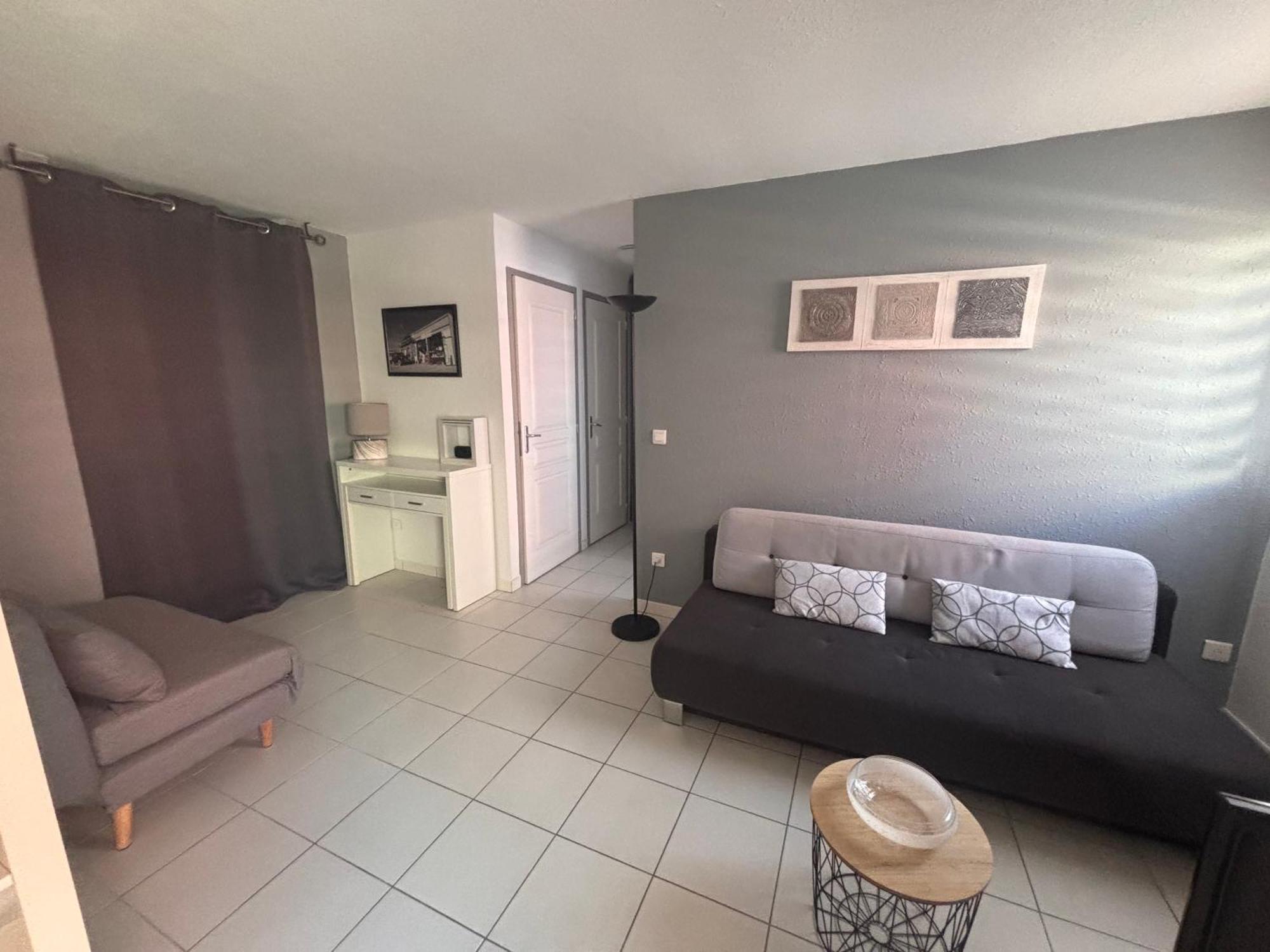 Classe 3 Etoiles Cosy Sur Proche De Toutes Commodites, Parking Prive